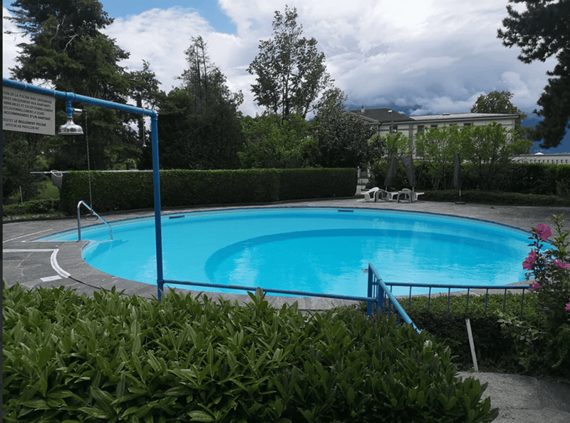 2P meublé avec balcon et dégagement sur le lac (8)