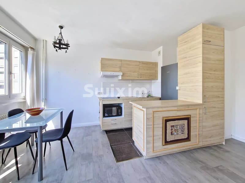Lumineux et grand studio de 34 m² à Lancy (1)