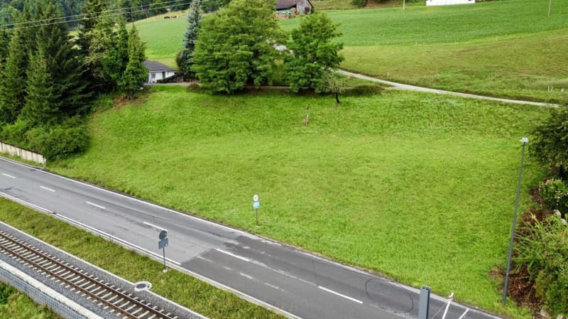 Terrain à bâtir avec vue lointaine - 1'607 m² en situation ensoleillée sur pente à Hölstein BL (2)