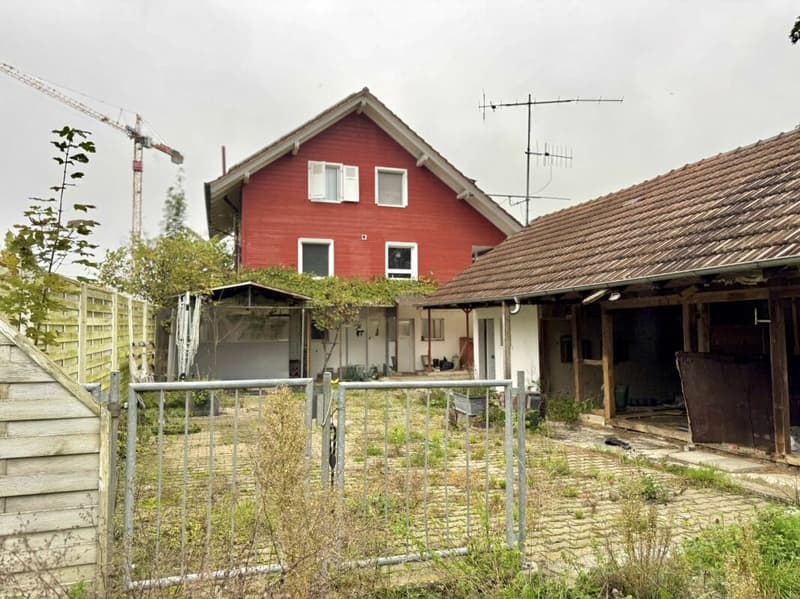 Casa indipendente con riserva di terreno e scuderia per cavalli - Potenziale di sviluppo (2)