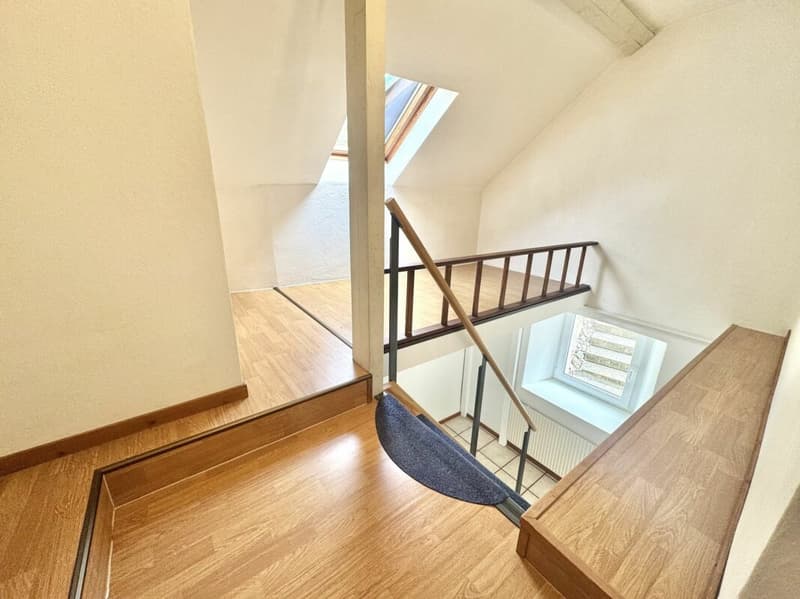 Idillio residenziale esclusivo: Affascinante casa colonica su una pendice sud con grande potenziale a Oensingen (17)