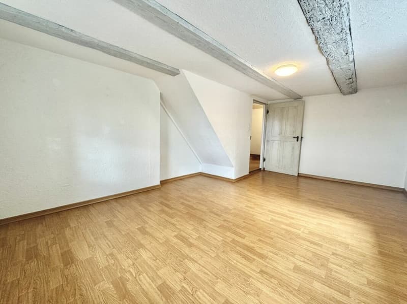 Idillio residenziale esclusivo: Affascinante casa colonica su una pendice sud con grande potenziale a Oensingen (20)