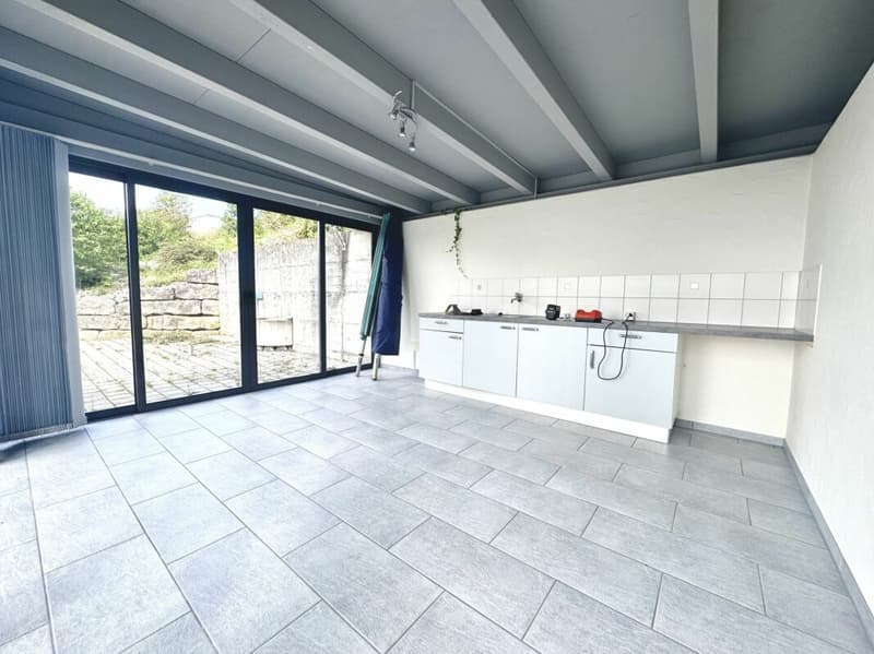 Idillio residenziale esclusivo: Affascinante casa colonica su una pendice sud con grande potenziale a Oensingen (8)