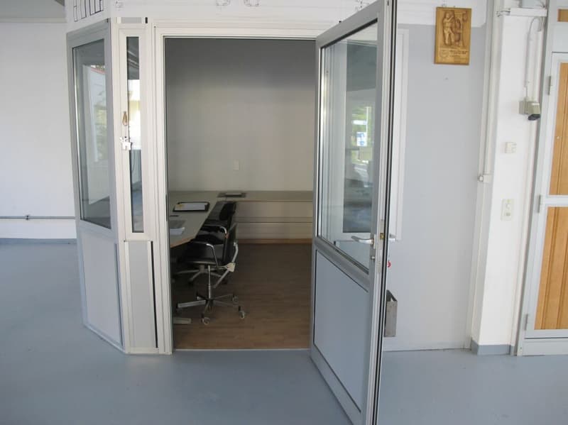 Ideal for craftsmen: Living & Working under one roof in Lyss (12)