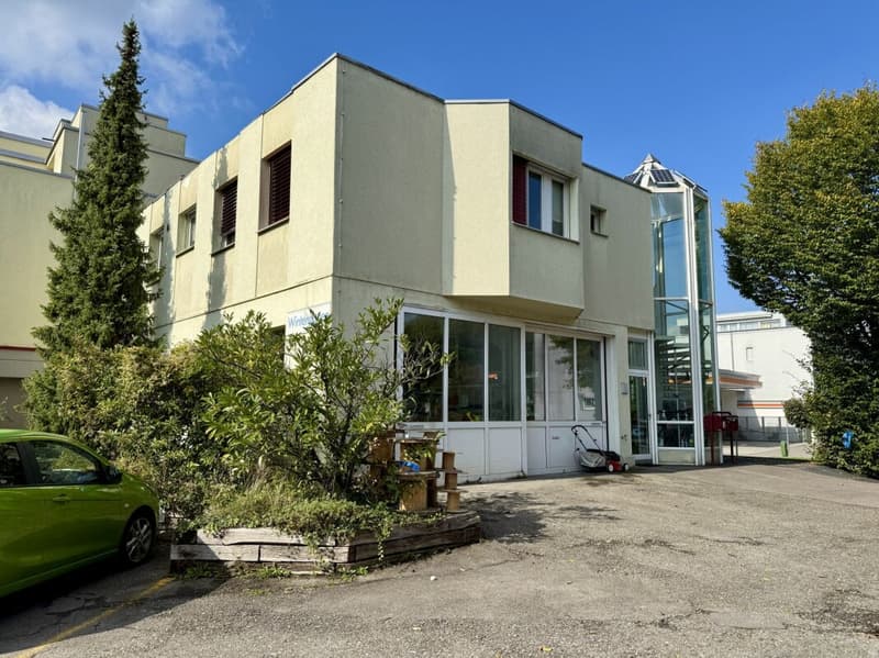 Ideal for craftsmen: Living & Working under one roof in Lyss (6)