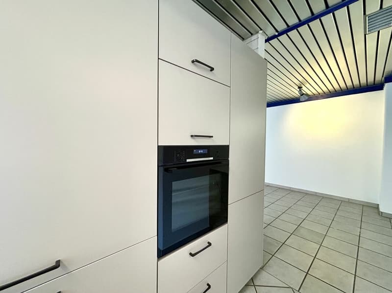 Residential and commercial house on the lower floor with versatile usage potential (4)