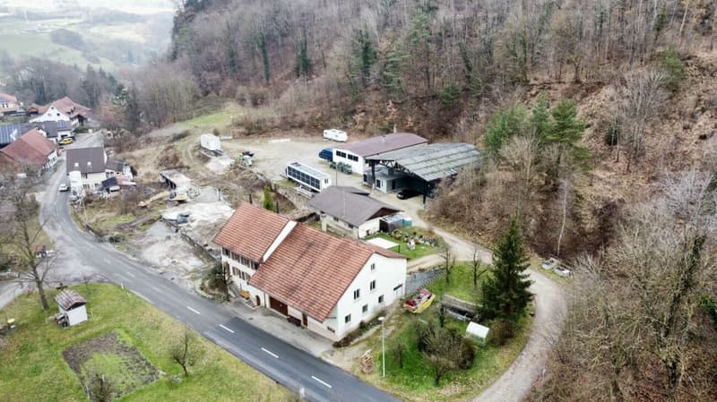 Investitori, attenzione: 7'833 m² di terreno industriale con diritti d'acqua esclusivi (8)