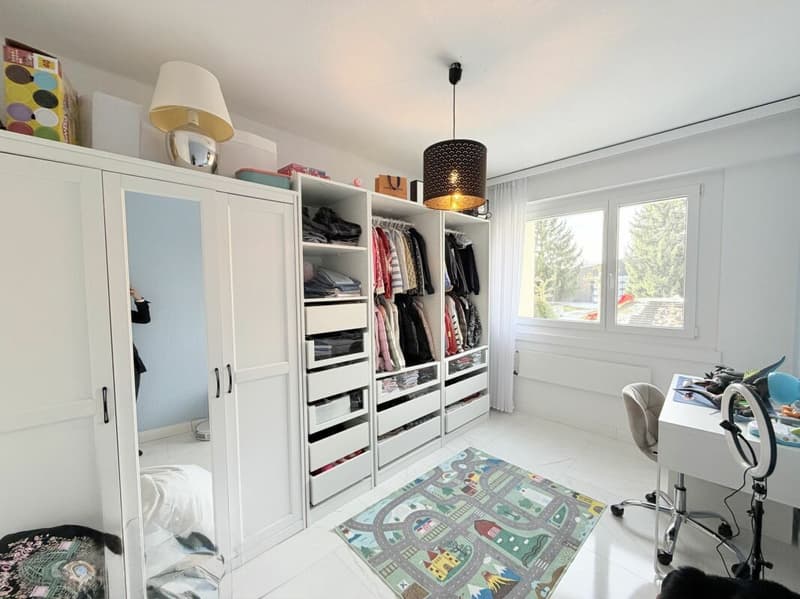Appartement familial de 4,5 pièces avec beaucoup de lumière et d'espace vert (8)