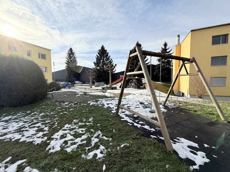 Appartement familial de 4,5 pièces avec beaucoup de lumière et d'espace vert (11)