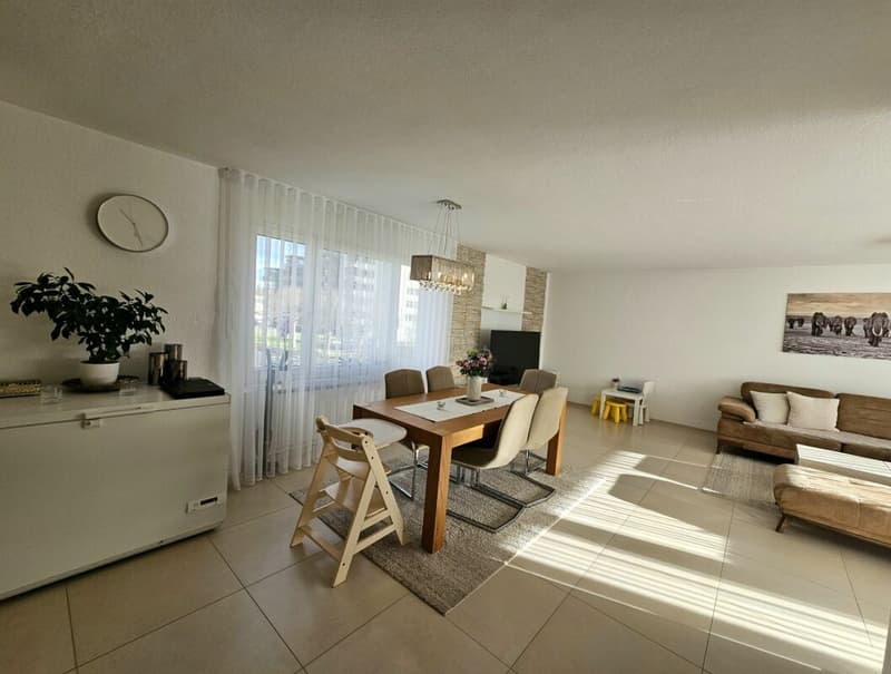 Appartement 4.5 pièces très bien entretenu et ensoleillé avec balcon et vue panoramique (5)