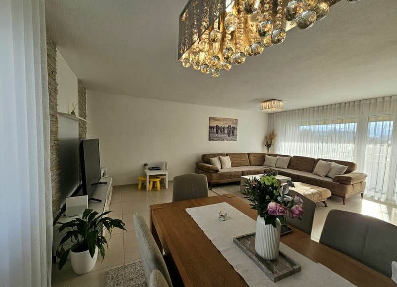 Appartement 4.5 pièces très bien entretenu et ensoleillé avec balcon et vue panoramique (6)