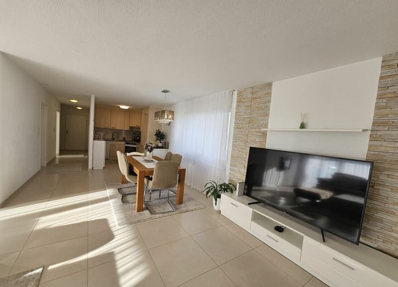 Appartement 4.5 pièces très bien entretenu et ensoleillé avec balcon et vue panoramique (4)