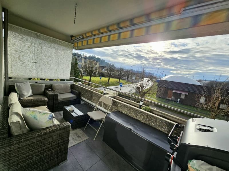 Appartement 4.5 pièces très bien entretenu et ensoleillé avec balcon et vue panoramique (7)