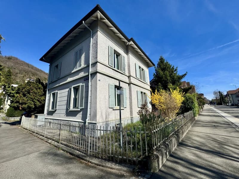 Attraktive Investitionsmöglichkeit in Bestlage - Mehrgenerationenhaus mit vielfältigen Möglichkeiten (2)
