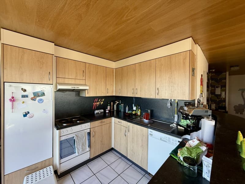 Spacious 5.5-room apartment with beautiful views in a central location in Derendingen (5)