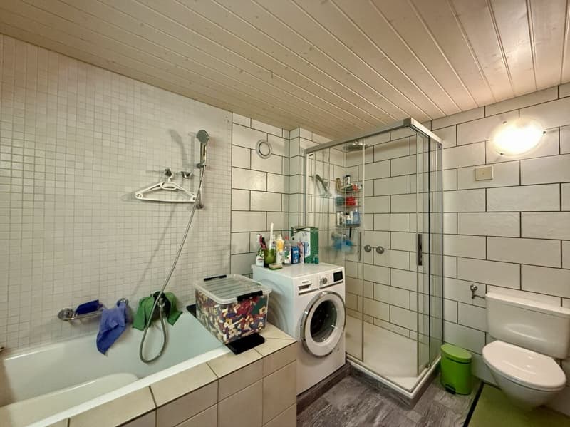 Spacious 5.5-room apartment with beautiful views in a central location in Derendingen (11)