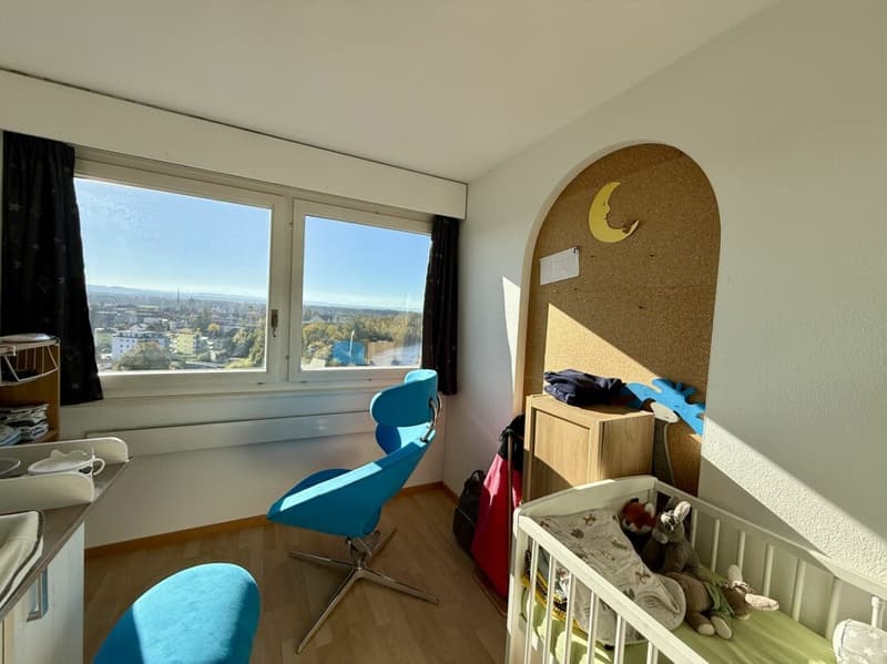 Spacious 5.5-room apartment with beautiful views in a central location in Derendingen (10)