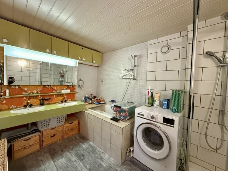 Spacious 5.5-room apartment with beautiful views in a central location in Derendingen (12)