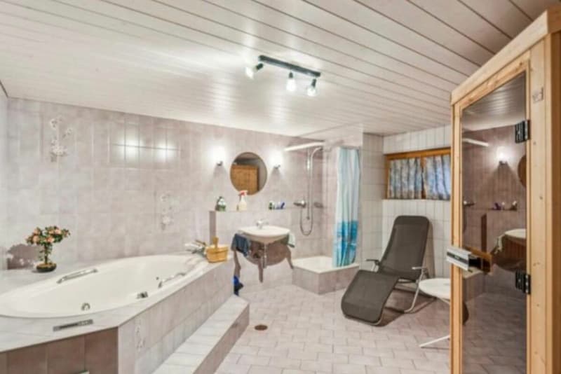 Appartamento duplex elegante con un'esperienza di vita unica su due livelli a Dotzigen! (11)