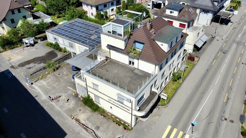 Mehrfamilienhaus mit Gewerbeanteil und PV-Anlage in der Kernzone (9)