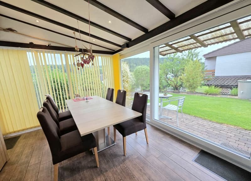 Familienglück mit Wintergarten, Cheminée und grossem Garten (14)