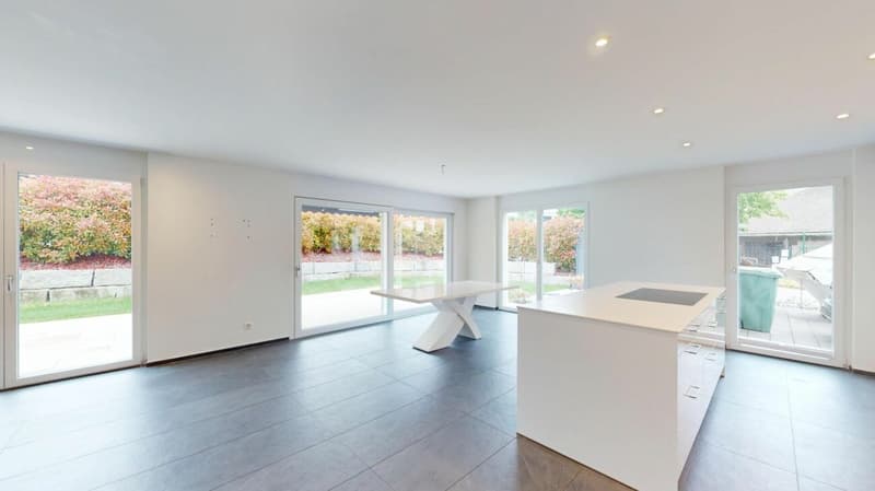 Grosszügiges Einfamilienhaus mit Garten, Balkon und hochwertiger Ausstattung (4)