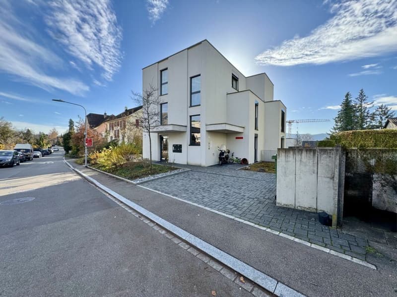 Exklusive 4.5 Zimmerwohnung an privilegierter Lage in Zürich Höngg (15)