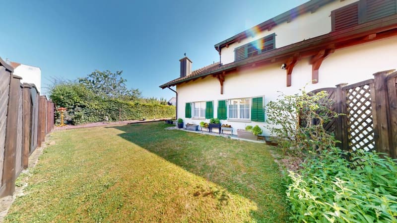 Charmantes 5.5-Zimmer Doppeleinfamilienhaus mit traumhaftem Garten & 3 Tiefgaragenparkplätzen in Wohlen AG (18)