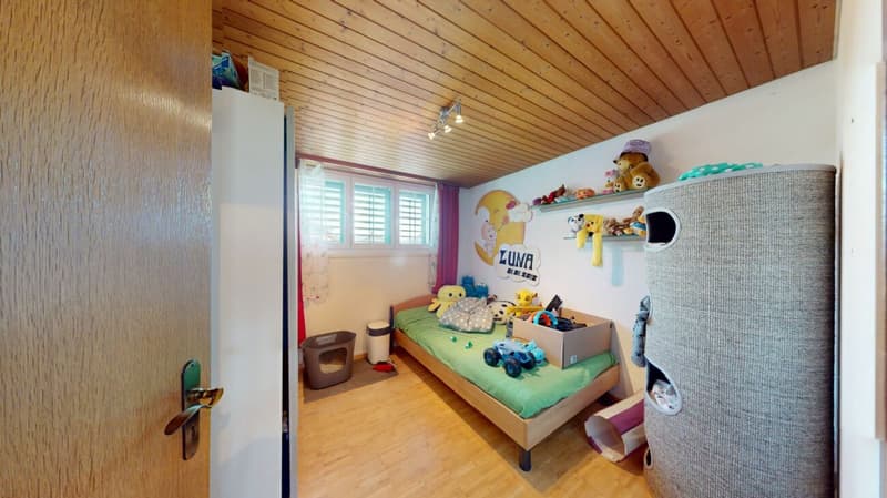 Charmantes 5.5-Zimmer Doppeleinfamilienhaus mit traumhaftem Garten & 3 Tiefgaragenparkplätzen in Wohlen AG (12)