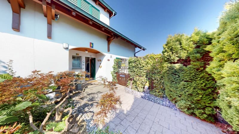 Charmantes 5.5-Zimmer Doppeleinfamilienhaus mit traumhaftem Garten & 3 Tiefgaragenparkplätzen in Wohlen AG (3)