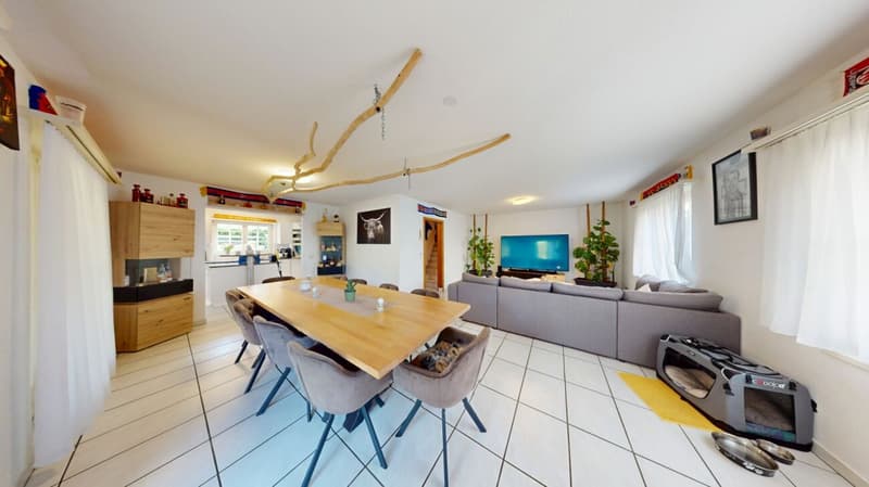 Charmantes 5.5-Zimmer Doppeleinfamilienhaus mit traumhaftem Garten & 3 Tiefgaragenparkplätzen in Wohlen AG (4)