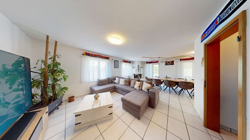 Charmantes 5.5-Zimmer Doppeleinfamilienhaus mit traumhaftem Garten & 3 Tiefgaragenparkplätzen in Wohlen AG (5)