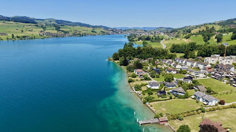 Exklusive 4.5-Zimmer-Wohnung in Greppen - Wohnen mit See- und Bergblick (19)