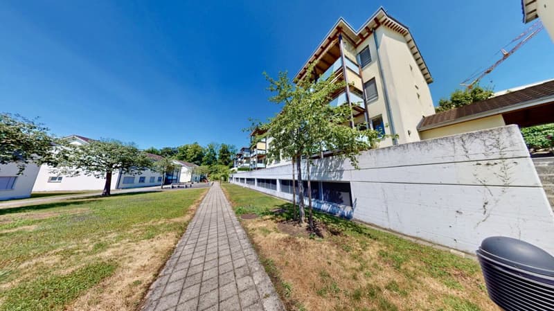 Exklusive 4.5-Zimmer-Wohnung in Greppen - Wohnen mit See- und Bergblick (17)