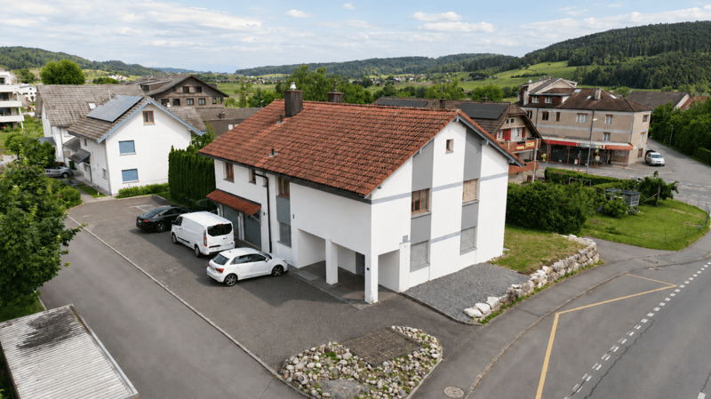 Exklusives 8-Zimmer-Einfamilienhaus mit Einliegerwohnung, grossem Garten und Werkstattgarage in ländlicher Lage (19)