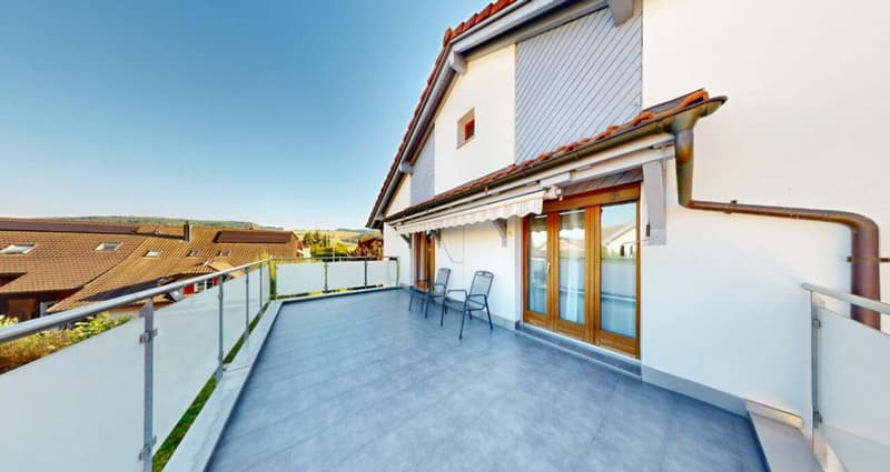 Exklusives 8-Zimmer-Einfamilienhaus mit Einliegerwohnung, grossem Garten und Werkstattgarage in ländlicher Lage (13)
