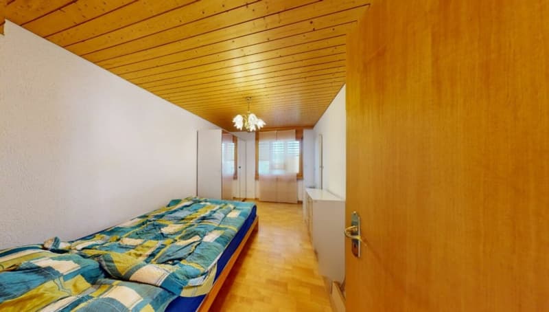 Exklusives 8-Zimmer-Einfamilienhaus mit Einliegerwohnung, grossem Garten und Werkstattgarage in ländlicher Lage (8)