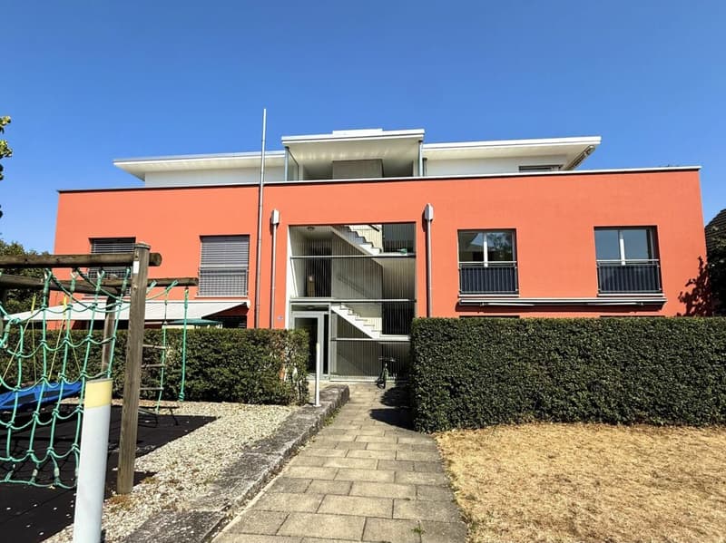 Sofort bezugsbereit - helle Attikawohnung in Aesch BL (16)
