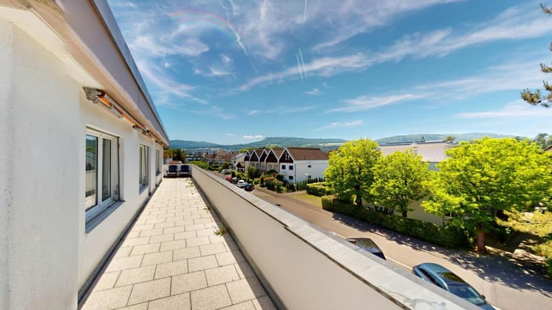 Modernisierte Attikawohnung mit traumhafter 360°-Terrasse (10)