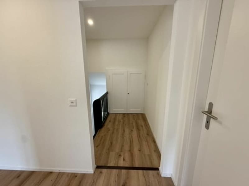 Einziehen statt renovieren - komplett kernsaniertes Einfamilienhaus in Mümliswil (18)