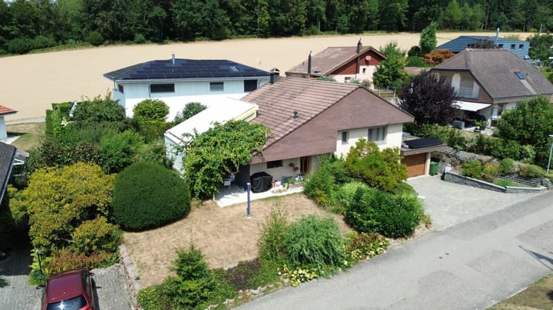 Charmantes 4.5 Zimmer Einfamilienhaus mit liebevoll gestaltetem Garten (2)