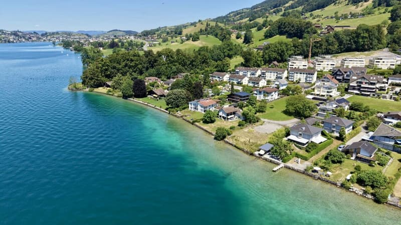 Exklusive 4.5-Zimmer-Wohnung in Greppen - Wohnen mit See- und Bergblick (2)