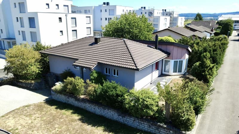 Attraktives Einfamilienhaus mit gepflegtem Garten! (1)