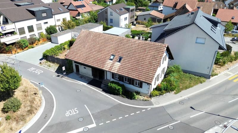 Freistehendes Raumwunder mit grossem Anbau und enormem Potenzial (19)