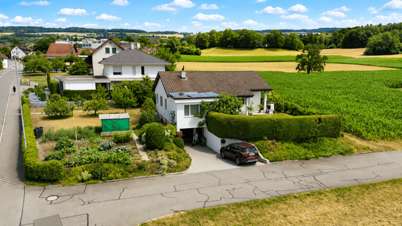 Charmantes 5.5 Zimmer Einfamilienhaus mit Alpenblick und traumhaftem Garten (3)