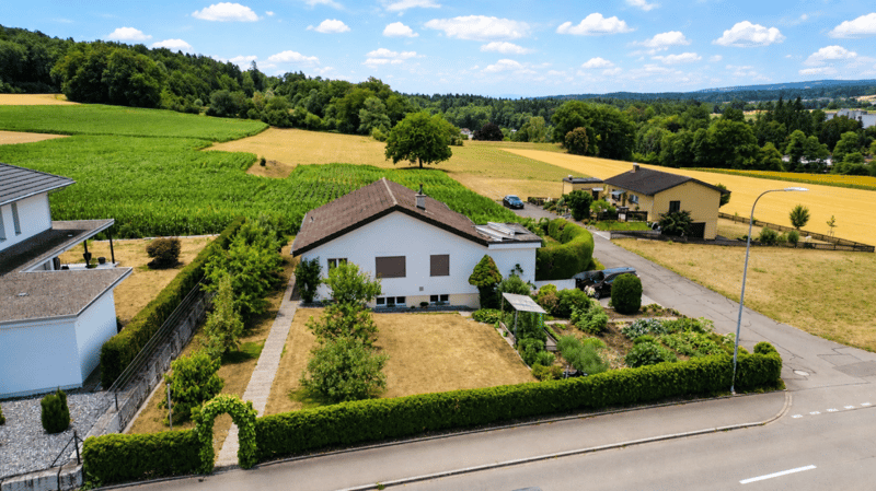 Charmantes 5.5 Zimmer Einfamilienhaus mit Alpenblick und traumhaftem Garten (2)