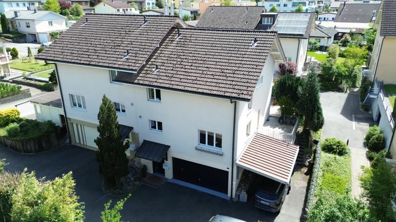 Grosszügiges 6.5 Zimmer Doppeleinfamilienhaus mit Wintergarten (2)