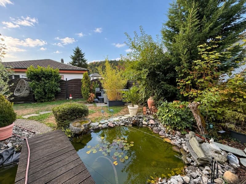 Ein Zuhause mit Charme und wunderschönem Garten in Duggingen (3)