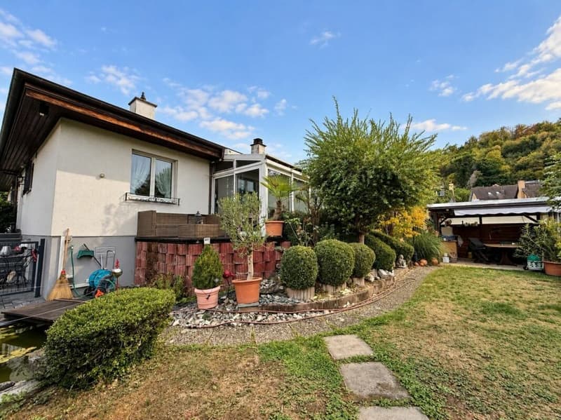 Ein Zuhause mit Charme und wunderschönem Garten in Duggingen (2)