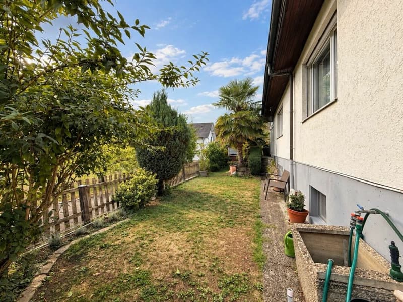 Ein Zuhause mit Charme und wunderschönem Garten in Duggingen (4)